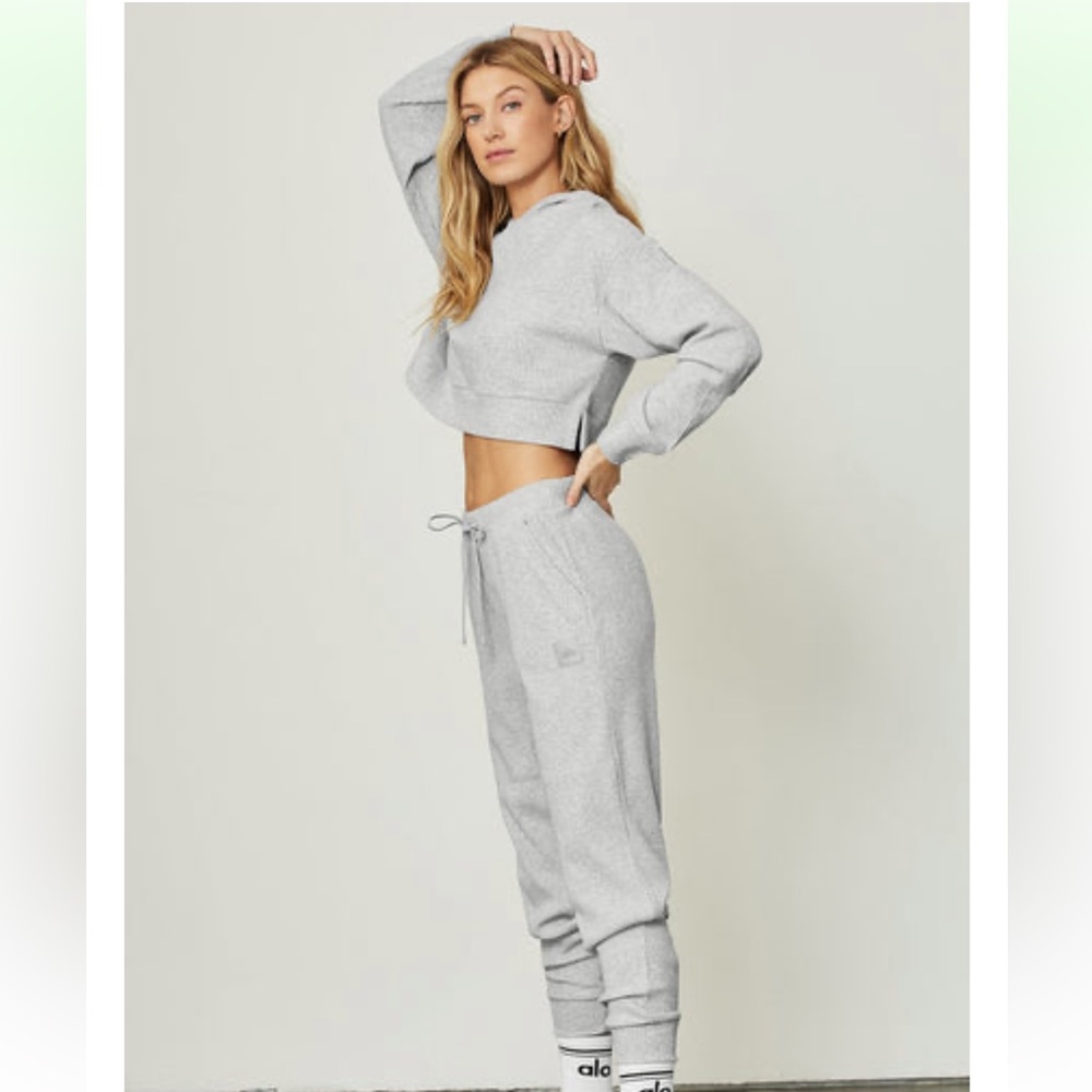 Alo Yoga Muse Sweat Set